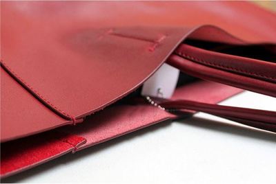 奢華與實(shí)用并存 威尼斯靈感邂逅東京風(fēng)尚，樂(lè)天海外銷(xiāo)售精選意大利皮革A4手提肩包